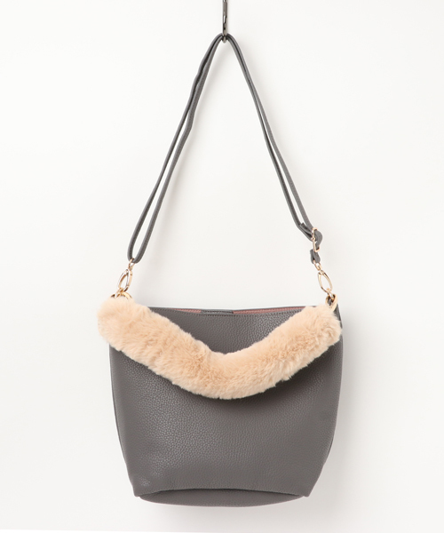 Andemiu（アンデミュウ）の「ファーストラップ３ＷＡＹＢＡＧ770121（ショルダーバッグ・レディース・グレー/レッド/ブラック・FREE）」の2枚目の写真