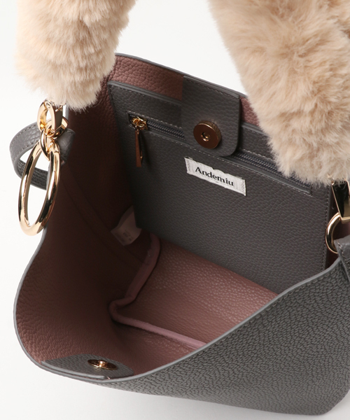 Andemiu（アンデミュウ）の「ファーストラップ３ＷＡＹＢＡＧ770121（ショルダーバッグ・レディース・グレー/レッド/ブラック・FREE）」の4枚目の写真