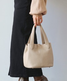 mieno（ミエノ）の「牛革レザーミニハンドバッグ（ハンドバッグ）」