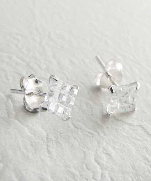 TONE SELECT GOODS（トーンセレクトグッズ）の「【925 SILVER ACC】スクエアブロックストーンピアスSV925(OG)（ピアス（両耳用）・レディース・ブラック/シルバー・FREE）」の2枚目の写真