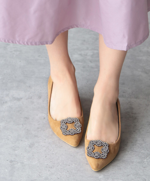 SESTO（セスト）の「【JAPANクオリティ】4.5cmヒールビジューモチーフポインテッドトゥパンプス（パンプス・レディース・ゴールド/ネイビー/ベージュ/ピンク/ブラック/ホワイト/ドット/グレー/グリーン/ラベンダー/ブルー系その他/ダークグレー/テラコッタ/モカ/パープル/チェック・23.5cm/22.5cm/22.0cm/25.5cm/24.5cm/24.0cm/23.0cm）」の8枚目の写真