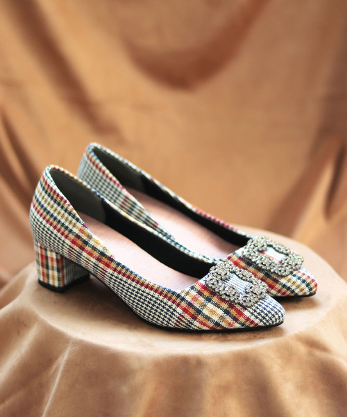 SESTO（セスト）の「【JAPANクオリティ】4.5cmヒールビジューモチーフポインテッドトゥパンプス（パンプス・レディース・ゴールド/ネイビー/ベージュ/ピンク/ブラック/ホワイト/ドット/グレー/グリーン/ラベンダー/ブルー系その他/ダークグレー/テラコッタ/モカ/パープル/チェック・23.5cm/22.5cm/22.0cm/25.5cm/24.5cm/24.0cm/23.0cm）」の16枚目の写真