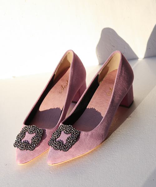 SESTO（セスト）の「【JAPANクオリティ】4.5cmヒールビジューモチーフポインテッドトゥパンプス（パンプス・レディース・ゴールド/ネイビー/ベージュ/ピンク/ブラック/ホワイト/ドット/グレー/グリーン/ラベンダー/ブルー系その他/ダークグレー/テラコッタ/モカ/パープル/チェック・23.5cm/22.5cm/22.0cm/25.5cm/24.5cm/24.0cm/23.0cm）」の17枚目の写真