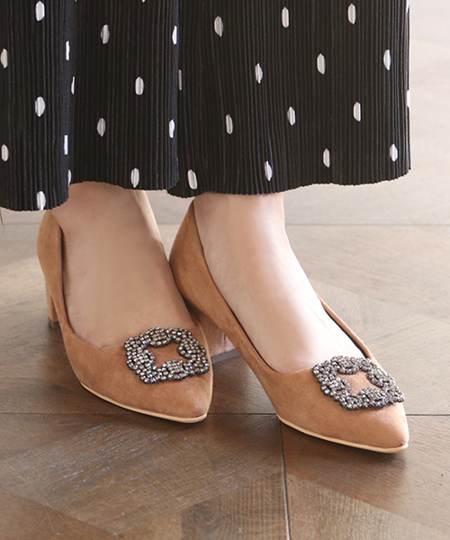 SESTO（セスト）の「【JAPANクオリティ】4.5cmヒールビジューモチーフポインテッドトゥパンプス（パンプス・レディース・ゴールド/ネイビー/ベージュ/ピンク/ブラック/ホワイト/ドット/グレー/グリーン/ラベンダー/ブルー系その他/ダークグレー/テラコッタ/モカ/パープル/チェック・23.5cm/22.5cm/22.0cm/25.5cm/24.5cm/24.0cm/23.0cm）」の19枚目の写真