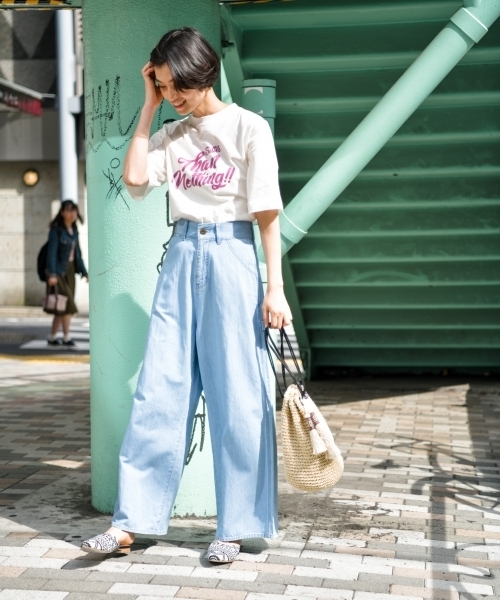 LAKOLE(ラコレ)の「【撥水】ライトオンスデニムカーペンターパンツ / LAKOLE(デニムパンツ・レディース・ライトブルー/サックスブルー・SMALL/MEDIUM)」の2枚目の写真