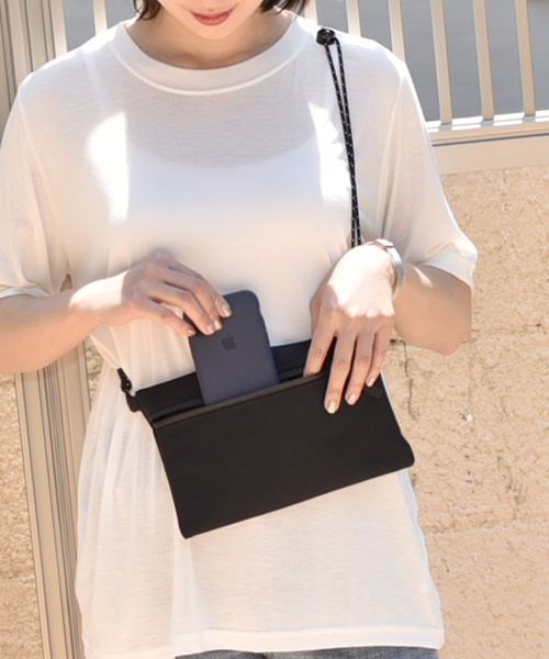 coca（coca）（コカ）の「サコッシュバッグ（ボディバッグ/ウエストポーチ・レディース・ホワイト/ブラック・ONE SIZE）」の9枚目の写真