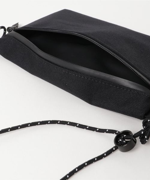 coca（coca）（コカ）の「サコッシュバッグ（ボディバッグ/ウエストポーチ・レディース・ホワイト/ブラック・ONE SIZE）」の3枚目の写真