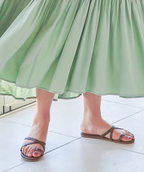 KOBE LETTUCE（コウベレタス）の「サムループクロスフラットサンダル（サンダル・レディース・パイソン/ブラウン/グレイッシュベージュ/ブラック/シルバー/アイボリー/ブラウン系その他/ベージュ系その他/ブラック系その他/その他・S/L/LL/M）」の6枚目の写真