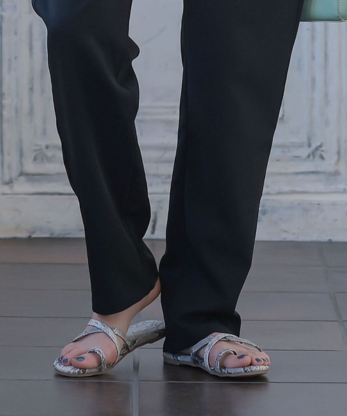 KOBE LETTUCE（コウベレタス）の「サムループクロスフラットサンダル（サンダル・レディース・パイソン/ブラウン/グレイッシュベージュ/ブラック/シルバー/アイボリー/ブラウン系その他/ベージュ系その他/ブラック系その他/その他・S/L/LL/M）」の9枚目の写真