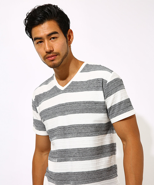 AZUL by moussy（アズールバイマウジー）の「TACK JACQUARD BORDER T-SHIRT/タックジャガードボーダーＴシャツ（Tシャツ/カットソー・メンズ・ホワイト/ブラック/ホワイト系その他・LARGE/SMALL/MEDIUM/X-LARGE）」の2枚目の写真