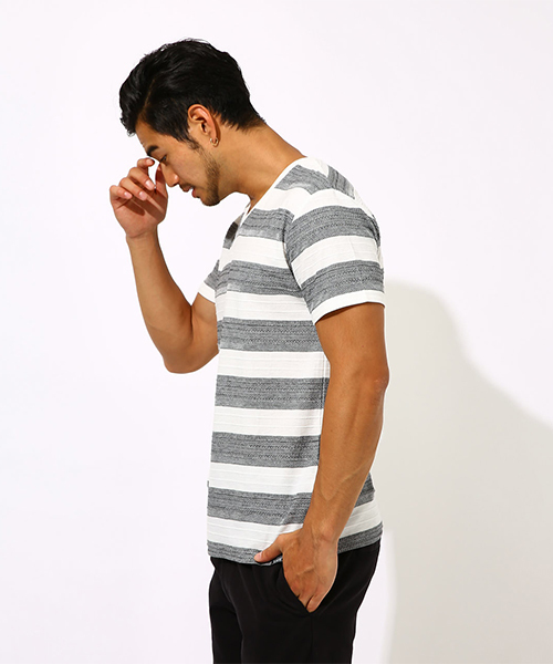 AZUL by moussy（アズールバイマウジー）の「TACK JACQUARD BORDER T-SHIRT/タックジャガードボーダーＴシャツ（Tシャツ/カットソー・メンズ・ホワイト/ブラック/ホワイト系その他・LARGE/SMALL/MEDIUM/X-LARGE）」の20枚目の写真