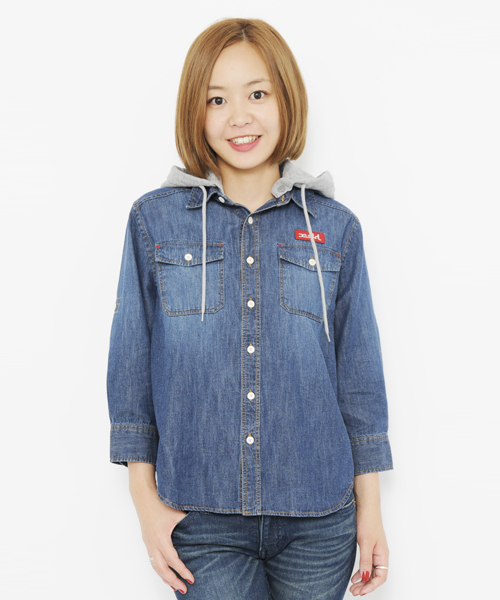 X-girl（エックスガール）の「SUMMER DENIM SHIRT（シャツ/ブラウス・レディース・インディゴブルー/ライトインディゴブルー/マルチ・2/1）」の2枚目の写真