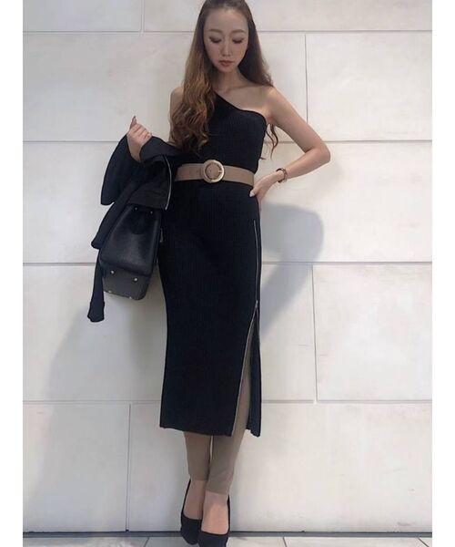 RESEXXY(リゼクシー)の「ワンショルサイドジップニットワンピース(ワンピース・レディース・ブラック/ベージュ/イエロー・FREE)」の4枚目の写真