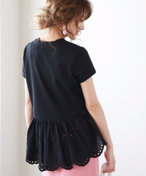 M y u(ミュー)の「スカラップレースフリル切替Tシャツ(Tシャツ/カットソー・レディース・ホワイト/ブラック/ライトカーキ/ライトパープル・FREE)」の1枚目の写真