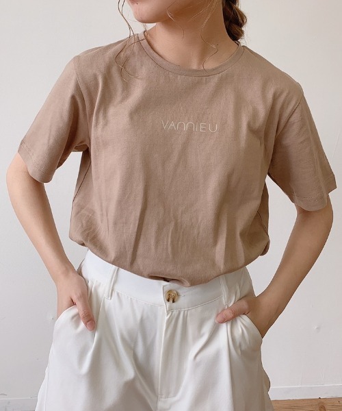 VANNIE U（ヴァニーユー）の「クラッシックロゴT（Tシャツ/カットソー・レディース・ホワイト/ブラック/ブラウン/モカ・FREE）」の7枚目の写真