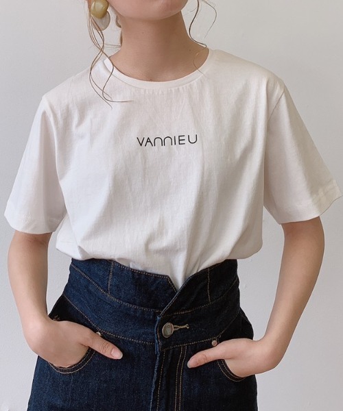 VANNIE U（ヴァニーユー）の「クラッシックロゴT（Tシャツ/カットソー・レディース・ホワイト/ブラック/ブラウン/モカ・FREE）」の6枚目の写真