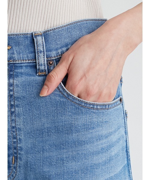 Mila Owen(ミラオーウェン)の「脇スリットストレートデニムパンツ(デニムパンツ・レディース・ライトブルー/ブラック/ブルー・1/0)」の15枚目の写真