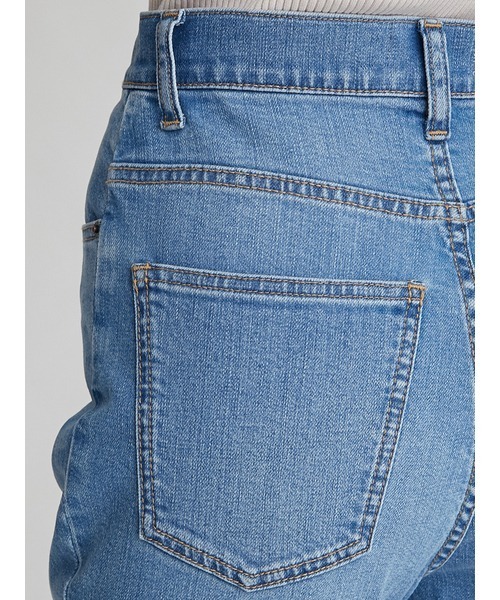 Mila Owen(ミラオーウェン)の「脇スリットストレートデニムパンツ(デニムパンツ・レディース・ライトブルー/ブラック/ブルー・1/0)」の16枚目の写真