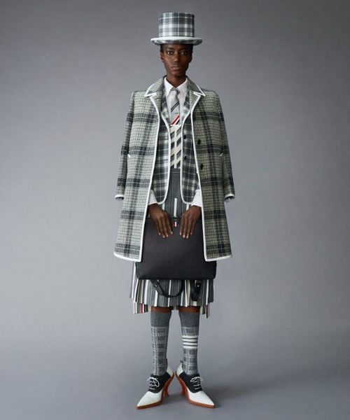 THOM BROWNE（トムブラウン）の「DOCUMENT HOLDER BACKPACK IN PEBBLE GRAIN LEATHER（バックパック/リュック・メンズ・ブラック/グレー・ONE SIZE）」の7枚目の写真