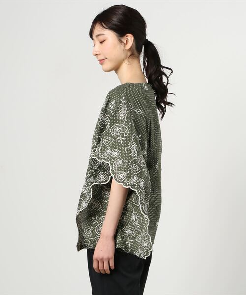 GGD（ジージーディー）の「HAVE A NICE TRIP / ハヴァナイストリップ　ミニフラワーエンブロイダリータイギャザー（シャツ/ブラウス・レディース・グレー/レッド/グリーン・M/L/LL）」の13枚目の写真