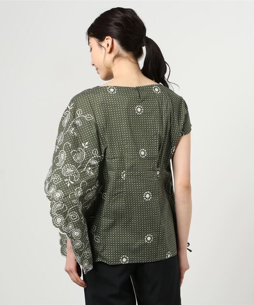 GGD（ジージーディー）の「HAVE A NICE TRIP / ハヴァナイストリップ　ミニフラワーエンブロイダリータイギャザー（シャツ/ブラウス・レディース・グレー/レッド/グリーン・M/L/LL）」の12枚目の写真