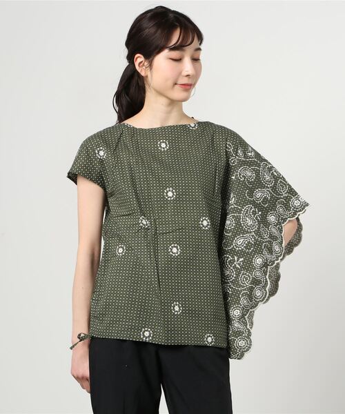 GGD（ジージーディー）の「HAVE A NICE TRIP / ハヴァナイストリップ　ミニフラワーエンブロイダリータイギャザー（シャツ/ブラウス・レディース・グレー/レッド/グリーン・M/L/LL）」の4枚目の写真