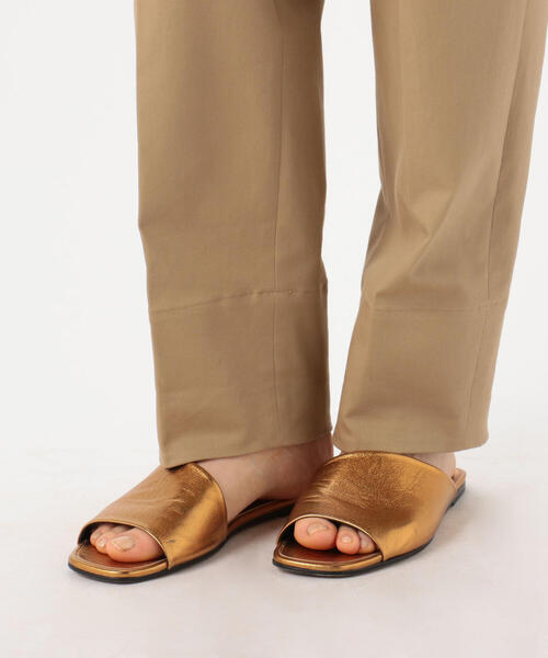 TOMORROWLAND (トゥモローランド)の「コットンチノ フロントタックパンツ(チノパンツ・レディース・ベージュ/ネイビー・36/34/32)」の6枚目の写真