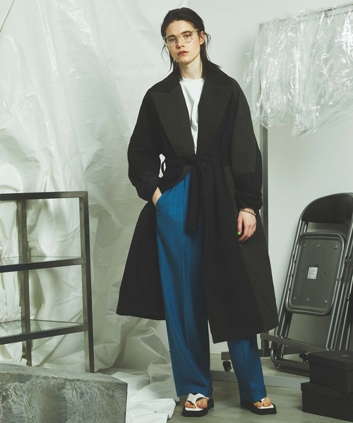 MAISON SPECIAL（メゾンスペシャル）の「《ユニセックスアイテム》【SPECIAL SHOES FACTORY コラボ】東京産フラットソールスムースレザートングサンダル 【MAISON SPECIAL/メゾンスペシャル】（サンダル・メンズ・ホワイト/ブラック・25.5/26.5/27.5/24.5/23.5）」の12枚目の写真