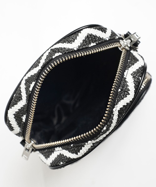 X-girl（エックスガール）の「FAUX LEATHER PIPING SHOULDER BAG（ショルダーバッグ・レディース・ブラック/ベージュ/マルチ・ONE SIZE）」の22枚目の写真