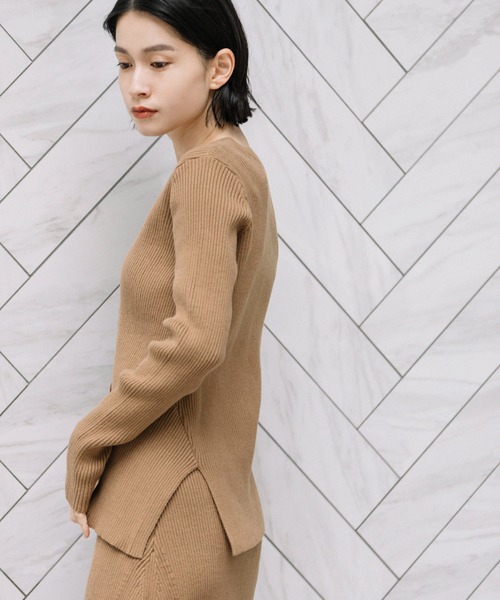 Munich（ミューニック）の「ストレッチプレーティングリブニット　2WAYトップス(セットアップ可)（ニット/セーター・レディース・チャコールグレー/ラベンダー/キャメル/グレイッシュベージュ・FREE）」の10枚目の写真