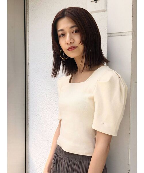 EMODA(エモダ)の「タックスリーブフィットトップ(Tシャツ/カットソー・レディース・ホワイト/ミント/イエロー/ブラック・FREE)」の2枚目の写真