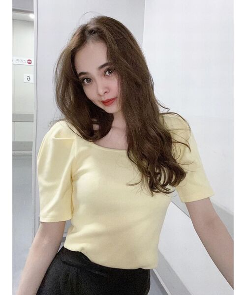 EMODA(エモダ)の「タックスリーブフィットトップ(Tシャツ/カットソー・レディース・ホワイト/ミント/イエロー/ブラック・FREE)」の4枚目の写真