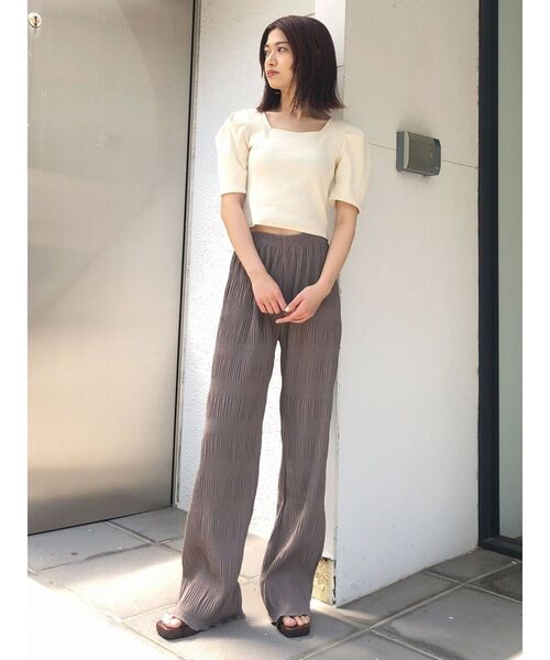 EMODA(エモダ)の「タックスリーブフィットトップ(Tシャツ/カットソー・レディース・ホワイト/ミント/イエロー/ブラック・FREE)」の10枚目の写真