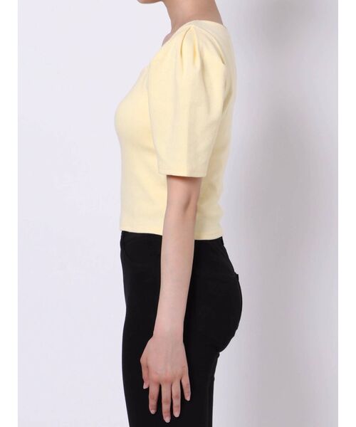 EMODA(エモダ)の「タックスリーブフィットトップ(Tシャツ/カットソー・レディース・ホワイト/ミント/イエロー/ブラック・FREE)」の19枚目の写真