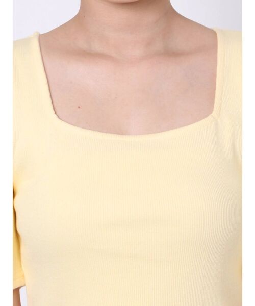 EMODA(エモダ)の「タックスリーブフィットトップ(Tシャツ/カットソー・レディース・ホワイト/ミント/イエロー/ブラック・FREE)」の21枚目の写真