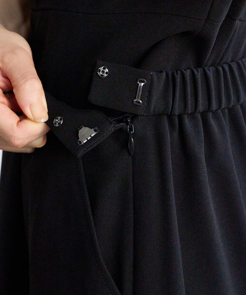 AIMER（エメ）の「【喪服・礼服・WEB限定】ノーカラージャケット・ペプラムブラウス・ワイドパンツ 3点セット ブラックフォーマルアンサンブル（スーツセット・レディース・ブラック・11号/9号/13号/15号/17号/7号）」の11枚目の写真