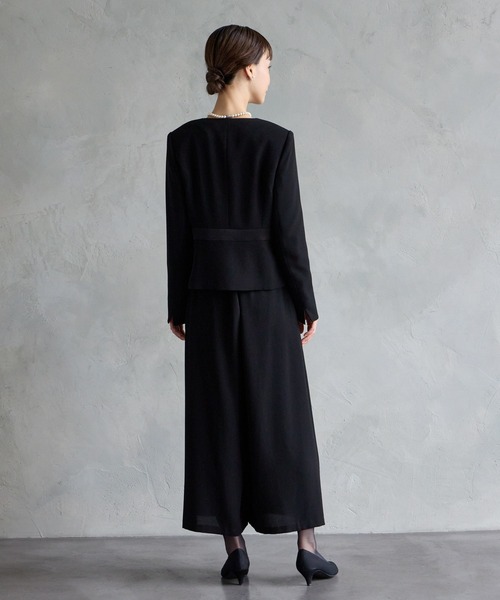 AIMER（エメ）の「【喪服・礼服・WEB限定】ノーカラージャケット・ペプラムブラウス・ワイドパンツ 3点セット ブラックフォーマルアンサンブル（スーツセット・レディース・ブラック・11号/9号/13号/15号/17号/7号）」の6枚目の写真