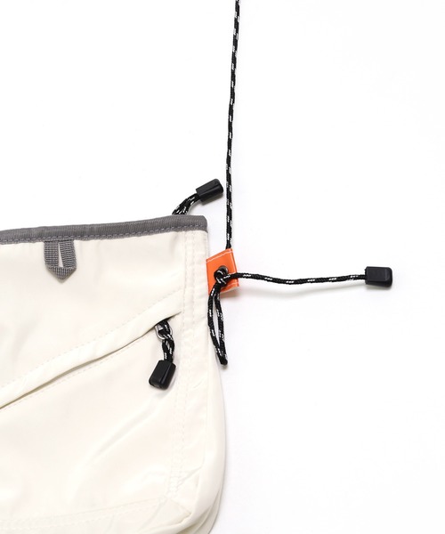 minsobi（ミンソビ）の「ミニショルダーバック  ストラップポーチ（ショルダーバッグ・メンズ・ブラック/ホワイト・FREE）」の5枚目の写真