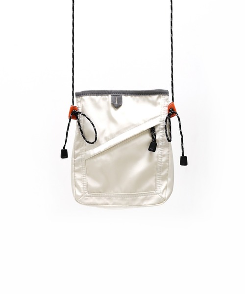 minsobi（ミンソビ）の「ミニショルダーバック  ストラップポーチ（ショルダーバッグ・メンズ・ブラック/ホワイト・FREE）」の9枚目の写真