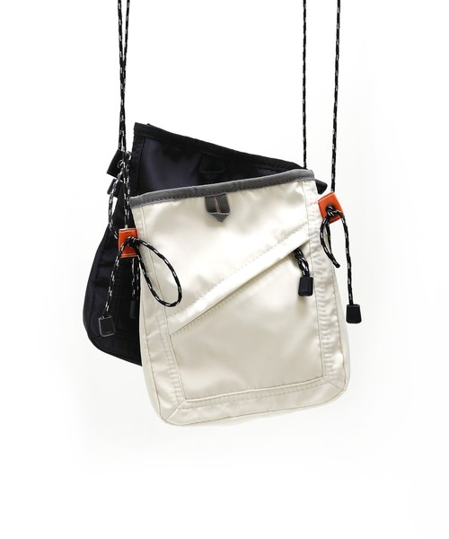 minsobi（ミンソビ）の「ミニショルダーバック  ストラップポーチ（ショルダーバッグ・メンズ・ブラック/ホワイト・FREE）」の17枚目の写真