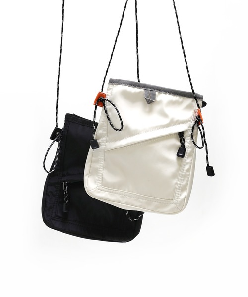 minsobi（ミンソビ）の「ミニショルダーバック  ストラップポーチ（ショルダーバッグ・メンズ・ブラック/ホワイト・FREE）」の3枚目の写真