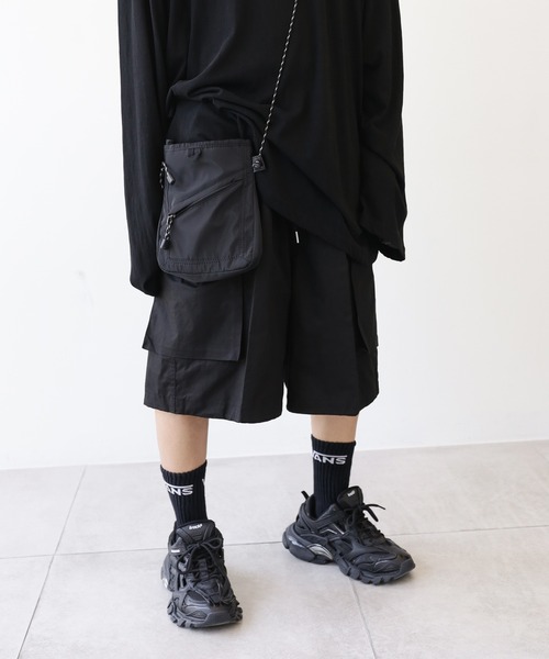 minsobi（ミンソビ）の「ミニショルダーバック  ストラップポーチ（ショルダーバッグ・メンズ・ブラック/ホワイト・FREE）」の20枚目の写真