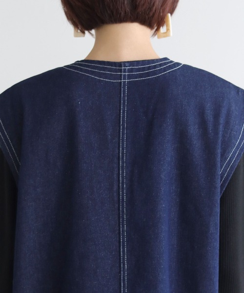 vingtrois(バントロア)の「【Vingtrois】深Vネックデニムワンピース(ワンピース・レディース・ブラック/ネイビー・M)」の15枚目の写真