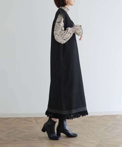 vingtrois(バントロア)の「【Vingtrois】深Vネックデニムワンピース(ワンピース・レディース・ブラック/ネイビー・M)」の14枚目の写真