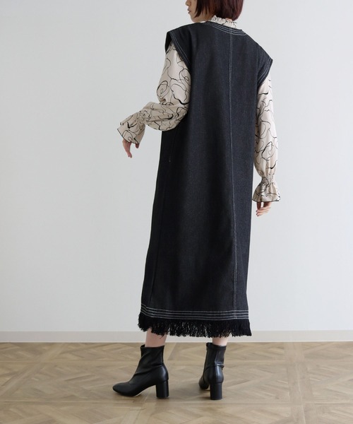 vingtrois(バントロア)の「【Vingtrois】深Vネックデニムワンピース(ワンピース・レディース・ブラック/ネイビー・M)」の11枚目の写真