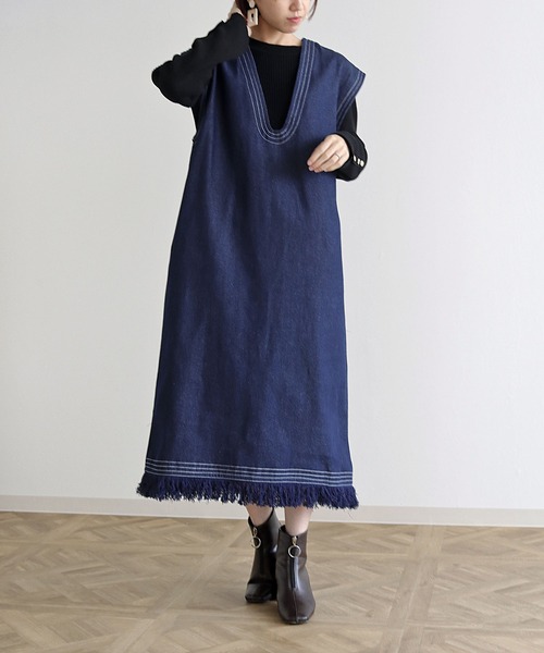 vingtrois(バントロア)の「【Vingtrois】深Vネックデニムワンピース(ワンピース・レディース・ブラック/ネイビー・M)」の5枚目の写真