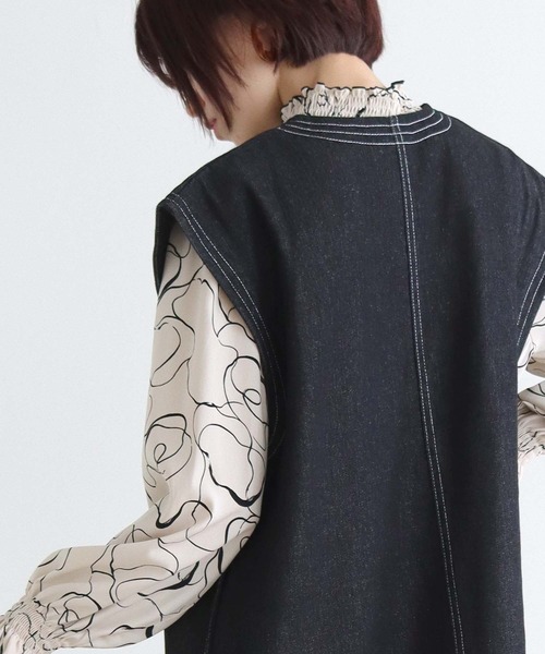 vingtrois(バントロア)の「【Vingtrois】深Vネックデニムワンピース(ワンピース・レディース・ブラック/ネイビー・M)」の17枚目の写真