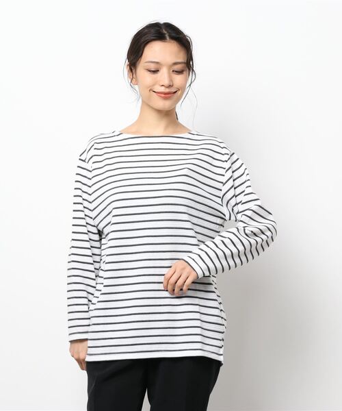 SMILE LAND（スマイルランド）の「大きいサイズ ゆるシルエットボートネックリップルボーダープルオーバー（Tシャツ/カットソー・レディース・ブラック×ホワイト/ホワイト系その他2/ブラウン系その他2・3L/LL/4L/6L/5L/L）」の5枚目の写真