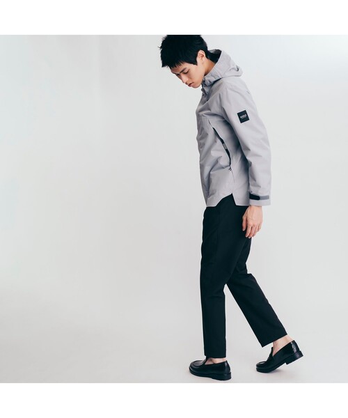 AIGLE(エーグル)の「透湿防水 アーバンマウンテンパーカジャケット(マウンテンパーカー・メンズ・ライトグレー/ダークネイビー・LL/S/M/L)」の13枚目の写真