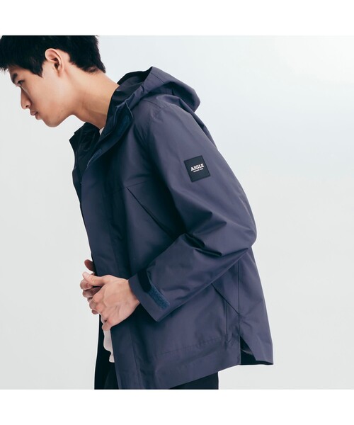 AIGLE(エーグル)の「透湿防水 アーバンマウンテンパーカジャケット(マウンテンパーカー・メンズ・ライトグレー/ダークネイビー・LL/S/M/L)」の12枚目の写真
